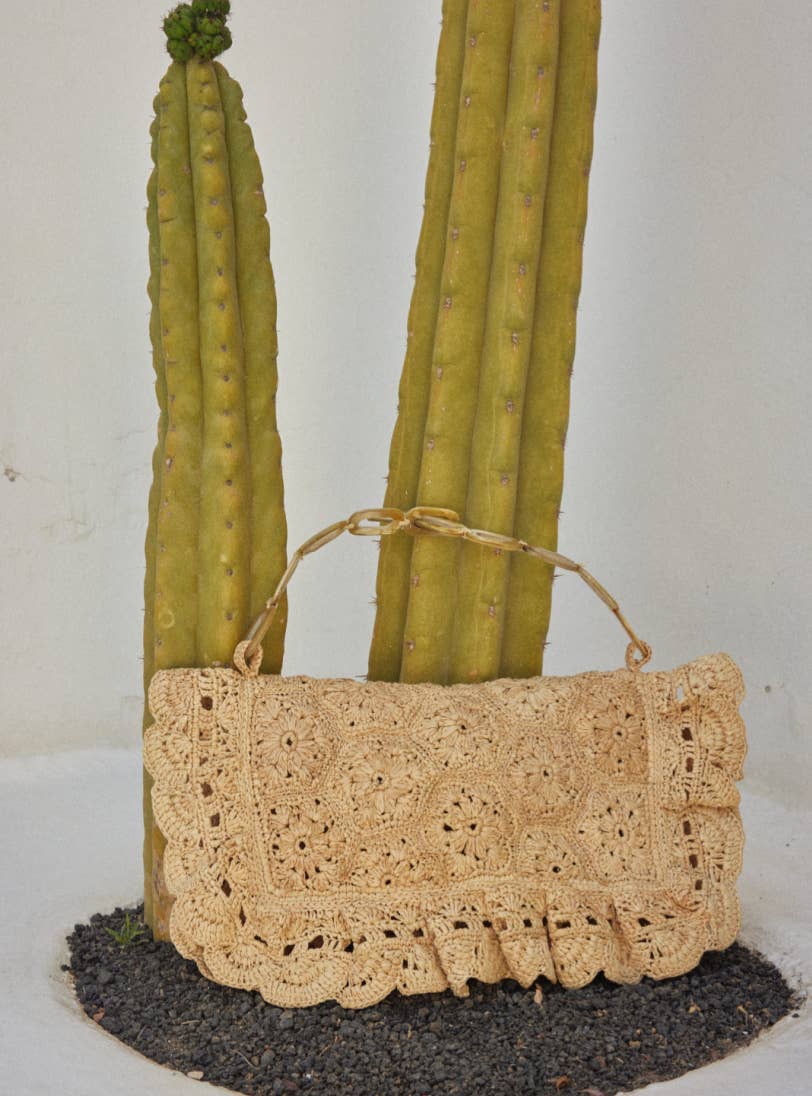 Hanaé raffia pouch