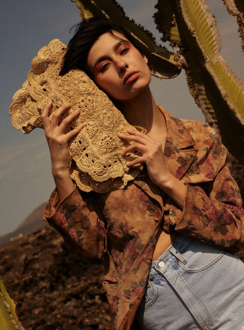 Hanaé raffia pouch
