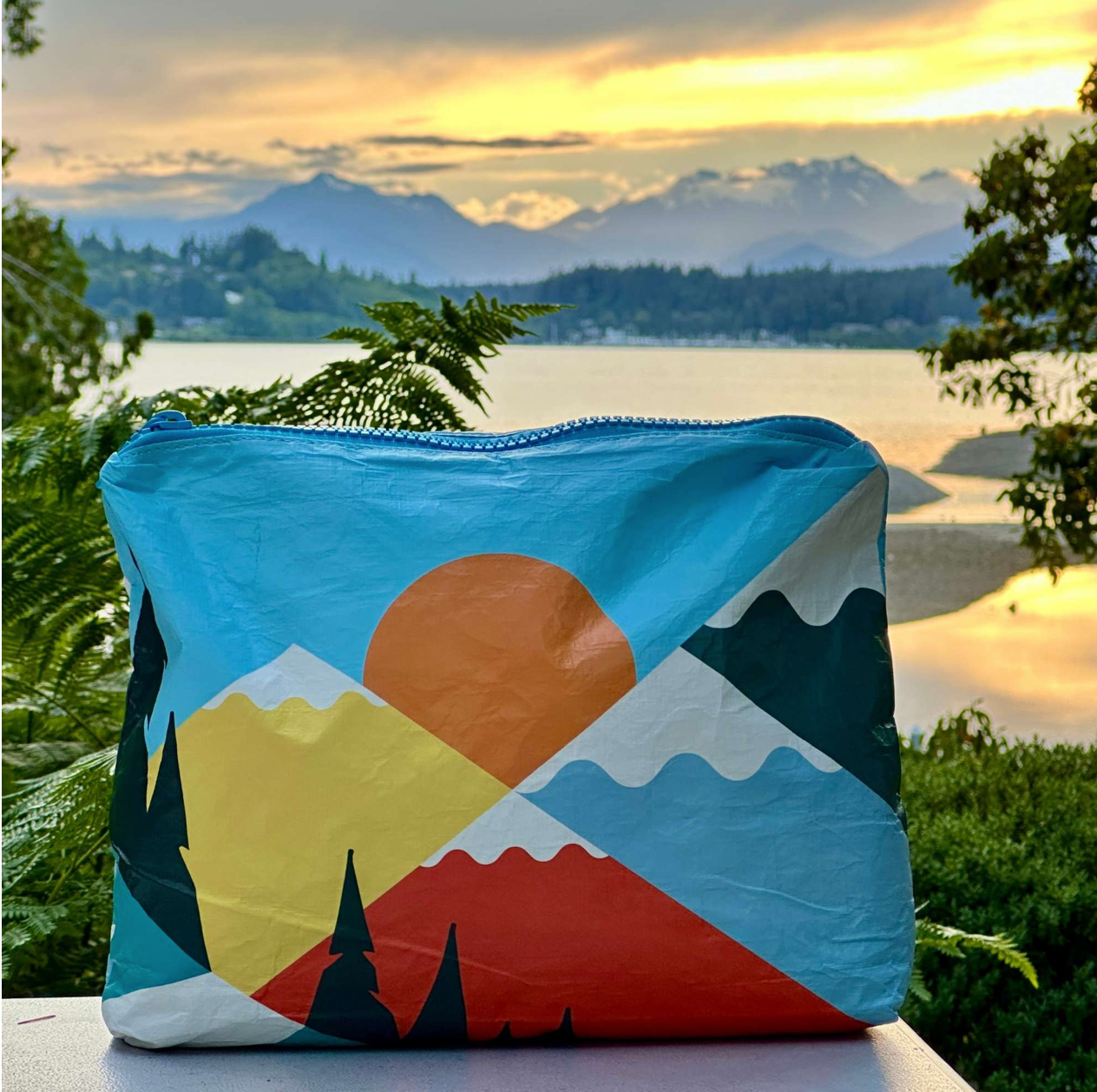 Medium Zipper Pouch Mountain Sunset